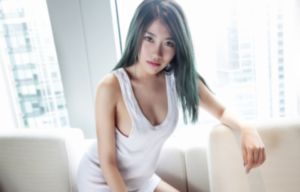 《年轻女教师3》电影