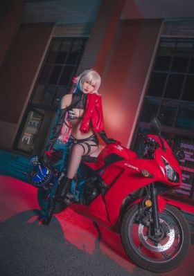 女大学生精油按摩